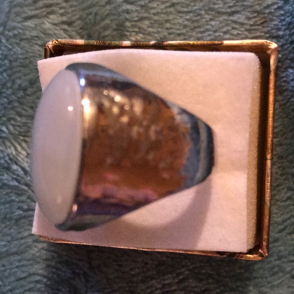Silver ring - Picture 2 of 3